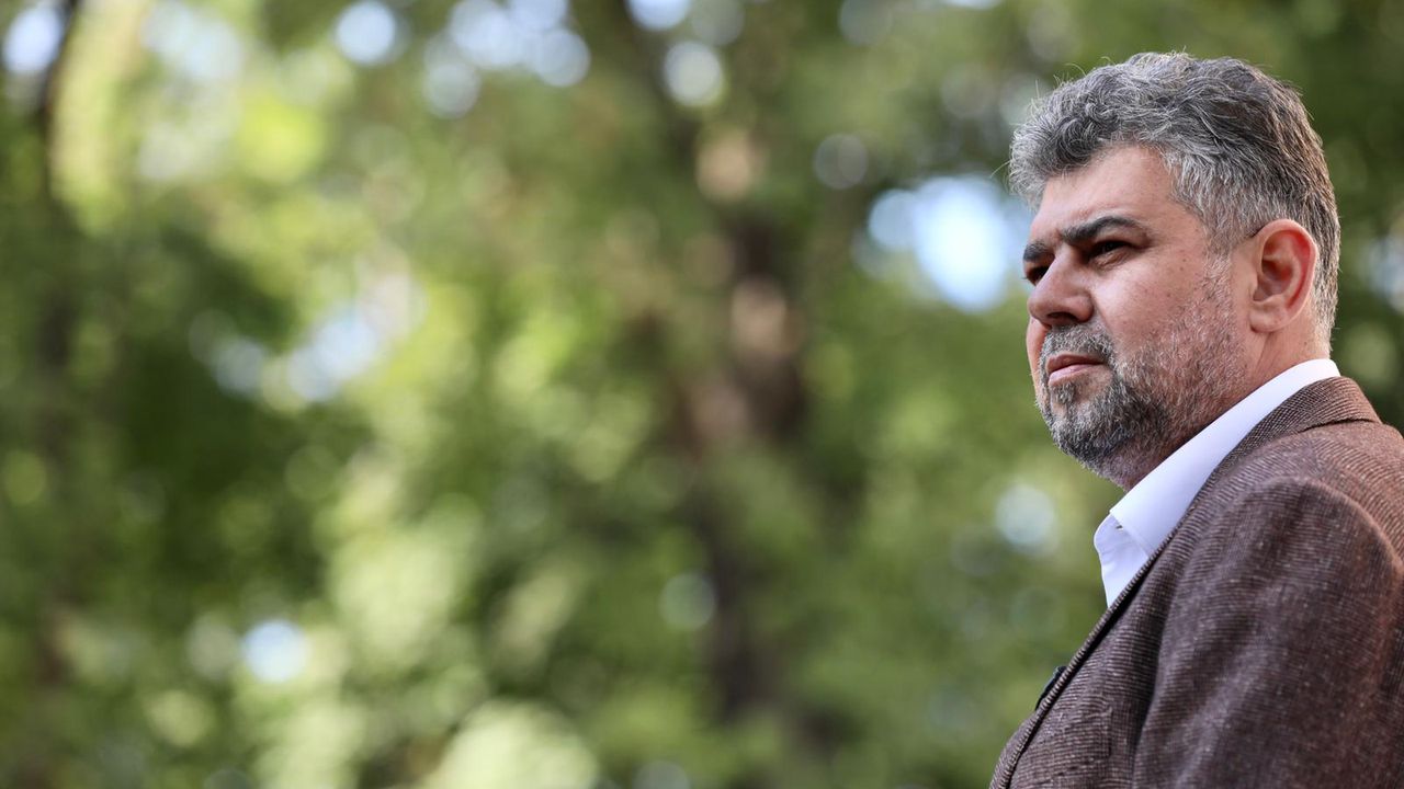 Marcel Ciolacu / Cine Este Marcel Ciolacu Noul Presedinte Al Camerei DeputaÅ£ilor In UrmÄ Cu 20 De Ani ApÄrea Intr O PozÄ La VanÄtoare Cu Omar Hayssam