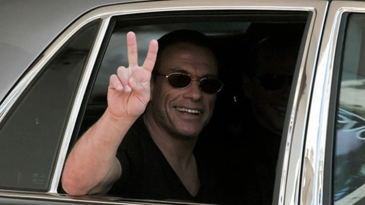 Actorul Jean-Claude Van Damme, implicat într-un accident de maşină