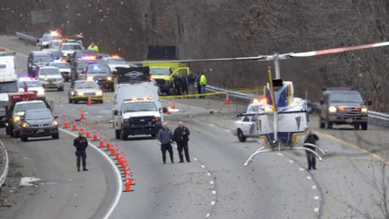 SUA: Avion prăbuşit pe o autostradă din New Jersey. Cinci persoane au murit