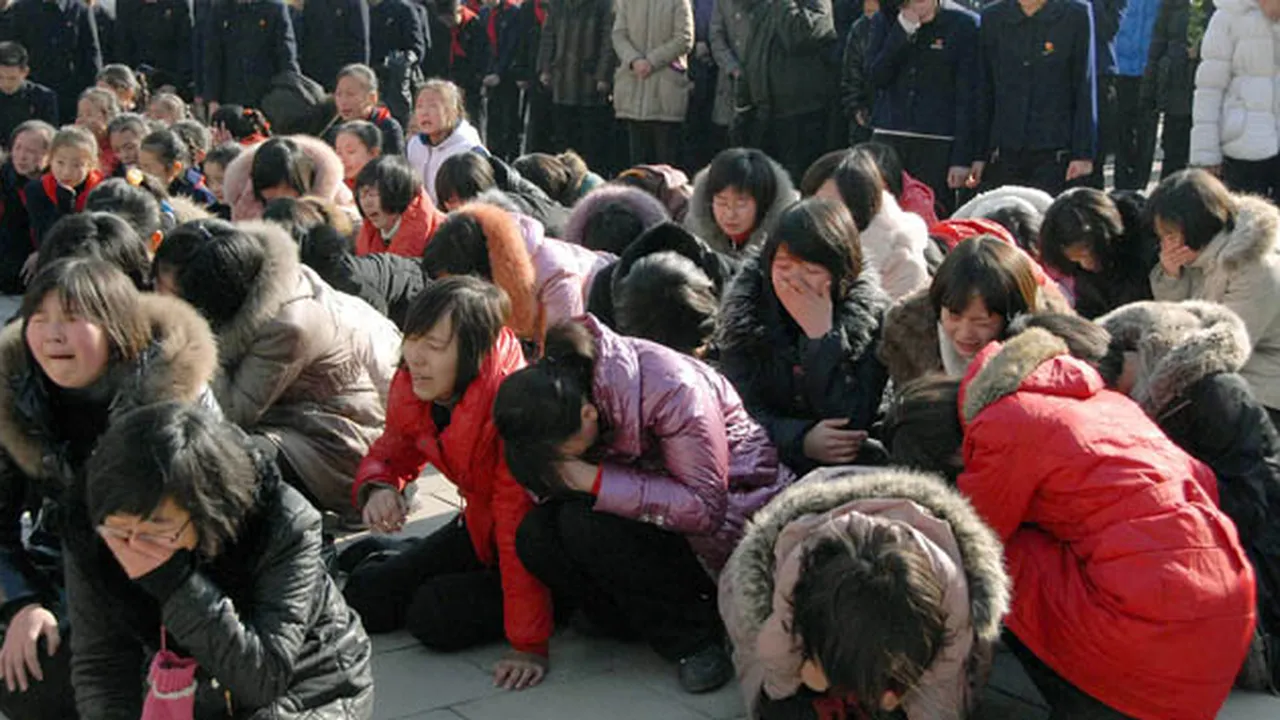 Coreenii continuă să verse tone de lacrimi pentru Kim Jong-il