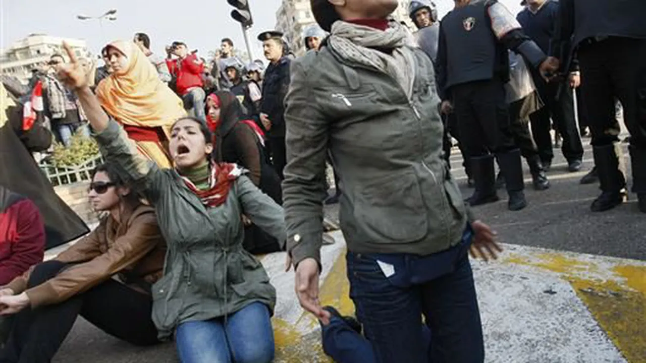 Violenţe în Egipt: Femeile au protestat în piaţa Tahrir