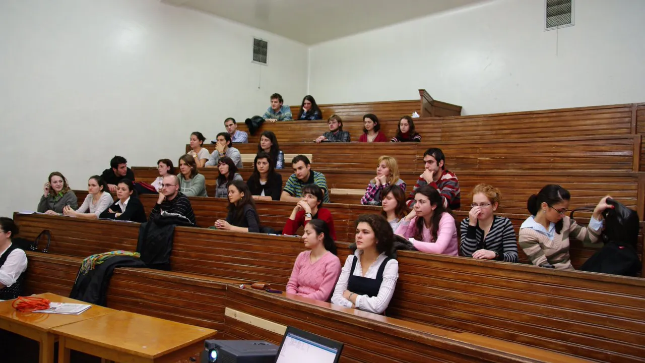 Elevii Care Vor Să Studieze Medicina Pot Participa La Simularea Examenului De Admitere La Umf Carol Davila