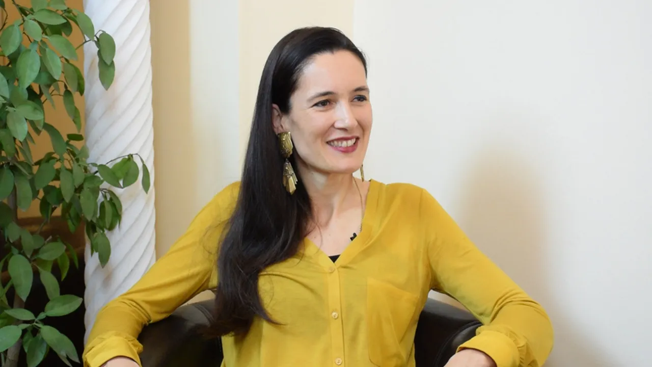 Clotilde Armand Intr Un FilmuleÅ£ Cu SoÅ£ul SÄƒu Pe Facebook Suntem O Familie UnitÄƒ Care Nu