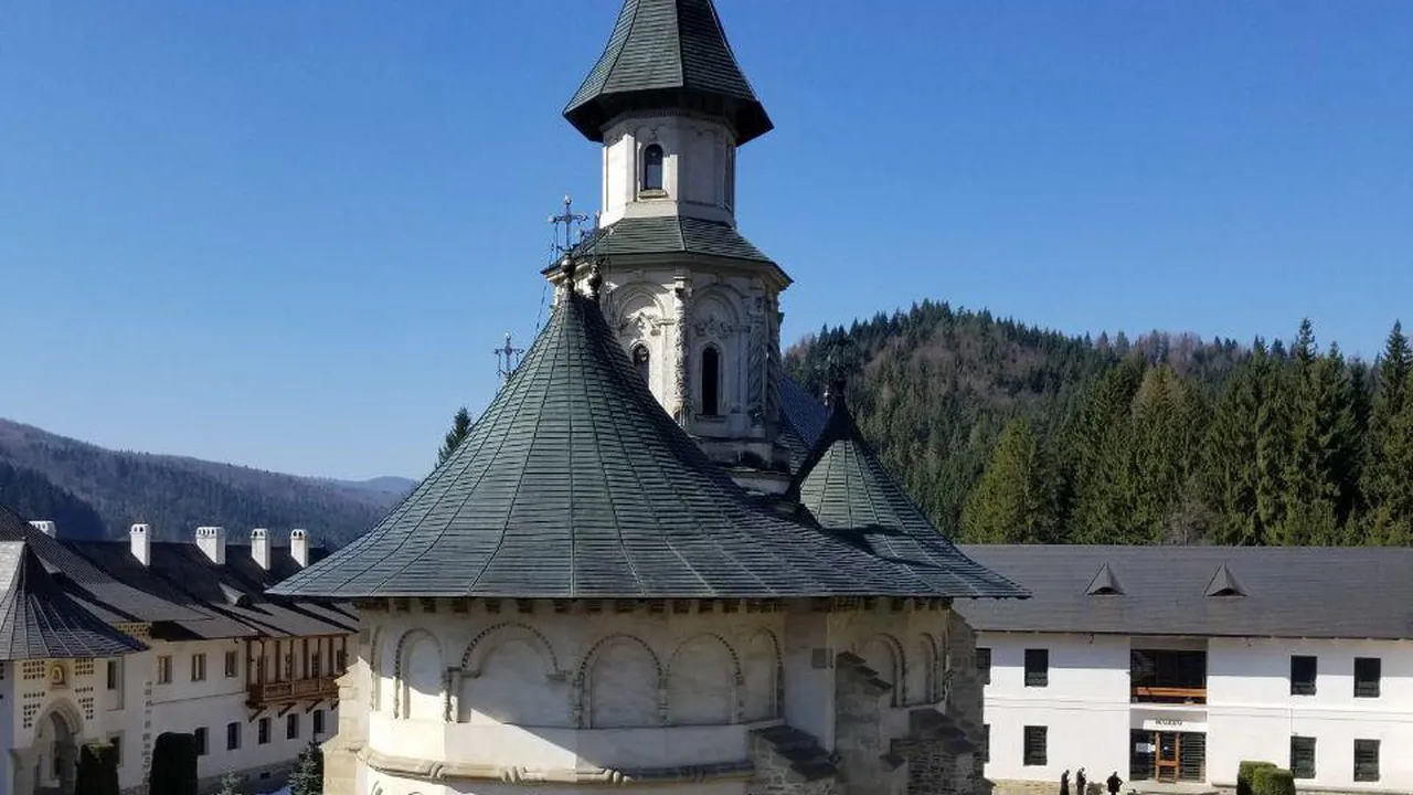 Un nou FOCAR de CORONAVIRUS în România. 31 de călugări de la Mănăstirea Putna au fost confirmaţi cu COVID-19