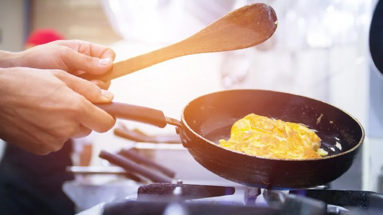 Ce se întâmplă dacă pui bicarbonat în omletă. Trucul pe care trebuie să îl ştie orice gospodină