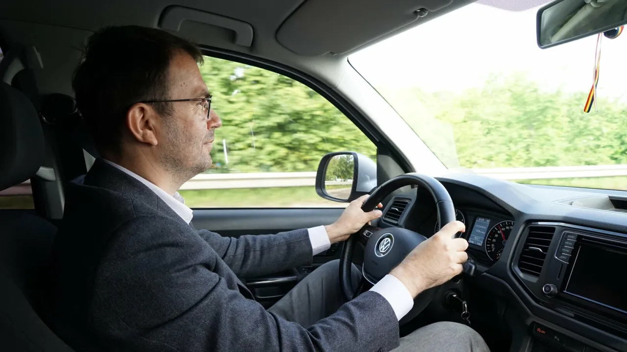 Atenţie, şoferi! O nouă taxă apare în România. Ministrul Transporturilor a făcut anunţul despre noua rovinietă: Traficul greu trebuie taxat la distanță și nu la timp