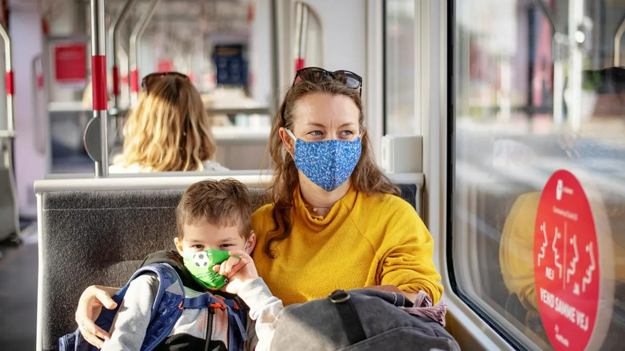 Danemarca sfidează valul patru al pandemiei. Guvernul a anunţat că masca nu mai este obligatorie în autobuze sau la metrou