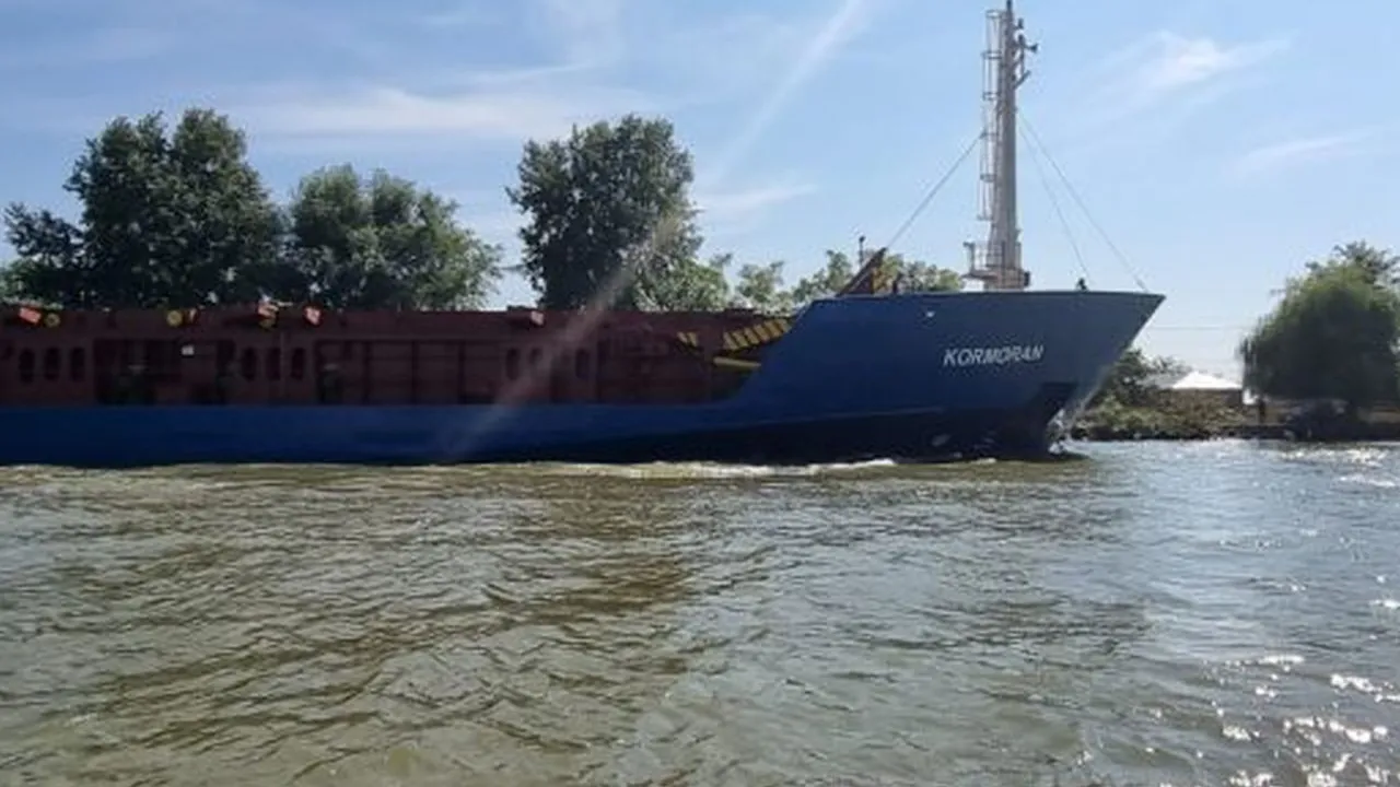 Accident naval în Tulcea! Navă maritimă încărcată cu grâu a lovit trei catamarane aflate la mal