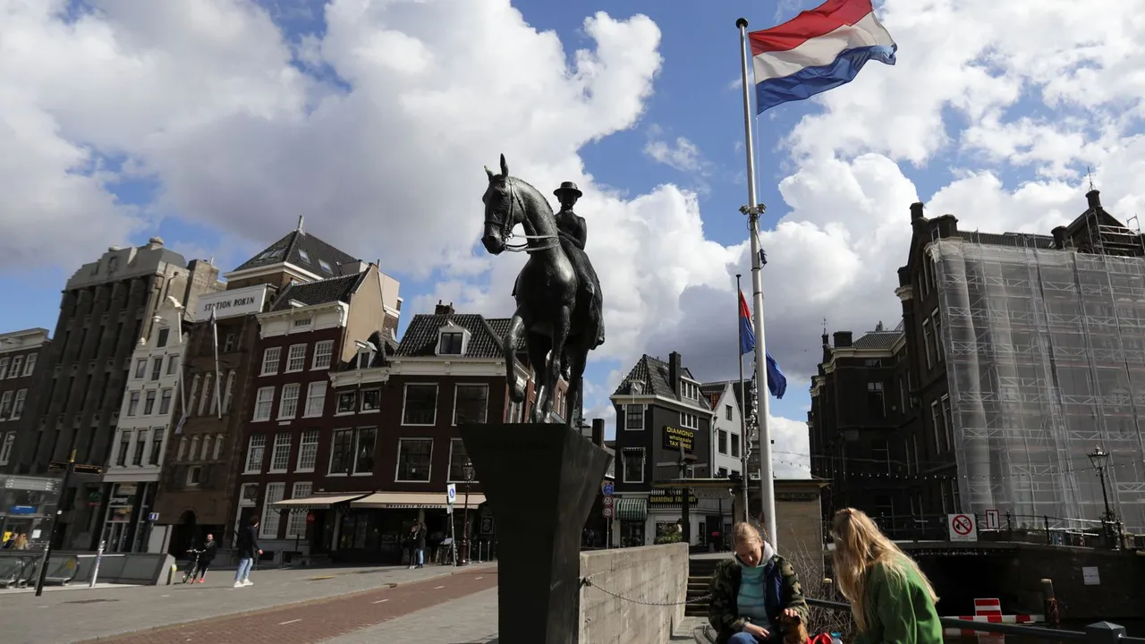 Olanda a anunţat restricţiile care intră în vigoare de sâmbătă. Premierul le-a cerut cetăţenilor să nu primească acasă mai mult de patru persoane în vizită