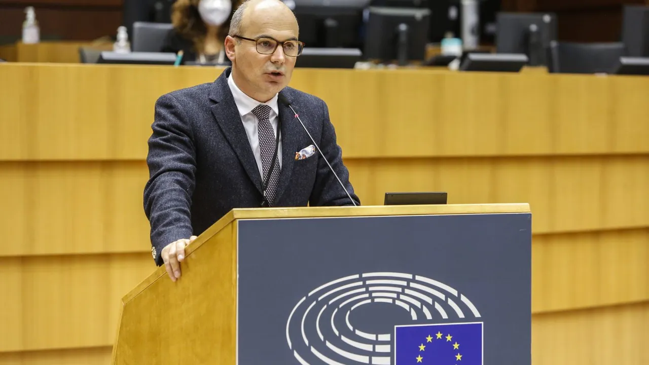 Rareş Bogdan cere Comisiei Europene să adopte măsuri pentru oprirea atacurilor asupra şoferilor de TIR