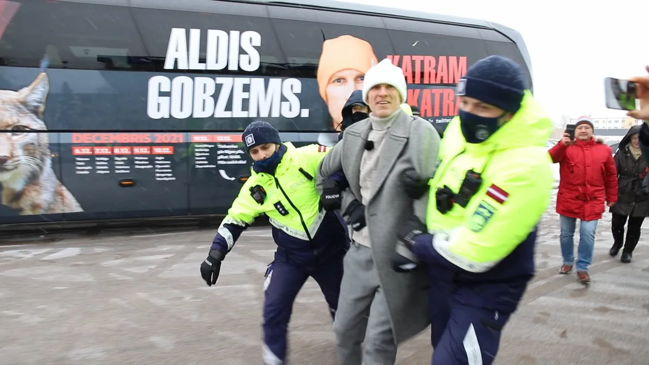Deputat arestat de poliţie, pentru că a iniţiat o campanie anti-vaccinare. Se întâmplă într-o ţară membră a Uniunii Europene VIDEO