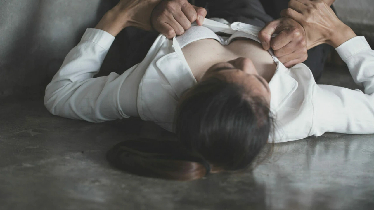 Premierul care spune că femeile sunt vinovate de violuri: Dacă poartă  foarte puține haine va avea un impact asupra bărbaților