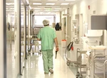 Medicii amenință cu greva generală. Ce salariu primește o infirmieră în România lui 2023