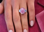 Un diamant roz, printre cele mai rare din lume, va fi scos la licitație. Ce sumă se cere pentru „Eternal Pink”