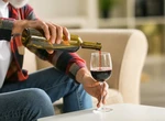 Cercetătorii şi nutriţioniştii au convenit: este mai sănătos să consumi alcool moderat, decât să nu bei deloc