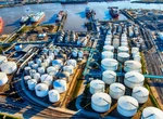 Petrolul se scumpeşte! Arabia Saudită a anunţat că reduce producția de petrol cu 1 milion de barili pe zi