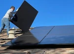 ANRE vrea să limiteze capacitatea de producţie prin panouri fotovoltaice a prosumatorilor, care au început să stocheze şi să vândă energie