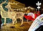 Ce prețuri sunt la Târgul de Crăciun din Timișoara. Cât plătesc vizitatorii pe un pahar de vin fiert și o porție de jumări