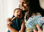 Guvernul oferă noi ajutoare pentru mame. Măsurile de sprijin anunțate pentru româncele care devin mame în 2024