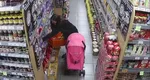Româncă din Italia, metodă ingenioasă de furt din magazine. Modificase căruciorul copilului ca să nu declanşeze alarma