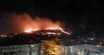 Incendiul puternic din Piatra Neamţ a fost stins. A ars vegetația uscată de pe Pietricica