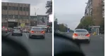 Şofer de BMW, filmat în timp ce şicana în trafic o şoferiţă: „Ești și proastă că nu mă lași să trec. Ți-am dat flash-uri!”