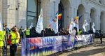 Poliţiştii, angajaţii din penitenciare, vămi şi INS protestează pentru respectarea legii salarizării