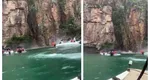 Stâncă prăbuşită peste mai multe şalupe cu turişti. Cel puţin un mort şi 15 răniţi VIDEO