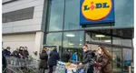 Lidl îţi aduce coşul cu cumpărături acasă de Sărbători. Scapi de cozile imense de Crăciun şi nu plăteşti în plus. LISTA OFERTELOR