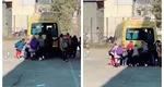 Microbuz şcolar, împins de elevi ca să pornească. Imagini virale