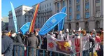 Noi proteste în Piaţa Victoriei. Sindicaliştii din industria metalurgică îşi strigă nemulţumirile în faţa Guvernului