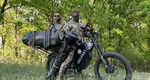 Soldaţii ucraineni folosesc vehicule ecologice pentru a transporta pe câmpul de luptă arme antitanc