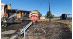 Un tren plin cu pasageri a luat foc în mers. Mecanicul a suferit arsuri grave