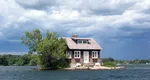 Insula „Just Room Enough”: Cea mai mică insulă din lume, cu o casă şi un copac FOTO