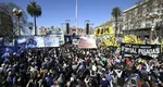 Zeci de mii de argentinieni au manifestat împotriva tentativei de asasinat care a vizat-o pe vicepreşedinta Kirchner