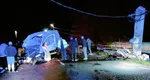 Autoutilitară făcută praf, după ce a intrat într-un stâlp de iluminat. Şoferul a reuşit să iasă singur din maşină