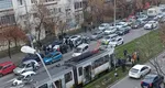 O fetiță de 12 ani a fost lovită în plin de tramvai în București. Victima a fost transportată la spital