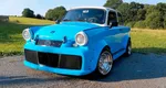 Un Trabant cu motor de 400 de cai putere a fost scos la vânzare. Mașina are scaune sport, volan de curse și sistem NOS