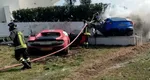 Două Ferrari, făcute praf după ce au lovit, în acelaşi timp, gardul unei case. Unul dintre bolizi a luat foc VIDEO