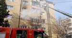 Incendiu într-un bloc din Constanţa. Locatarii au fost evacuaţi pe geam pe scară de pompieri / VIDEO