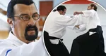 Steven Seagal îi pregăteşte pe tinerii din Rusia pentru armată. Celebrul actor de filme de acţiune a fost decorat de Vladimir Putin VIDEO