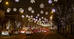 Orașele din România decorate de Crăciun, în luna octombrie. Globuri și luminițe colorate pe vreme cu 20 de grade