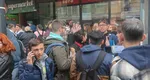 VIDEO Black Friday la shaorma. Sute de oameni au blocat un bulevard din Cluj pentru a prinde un preparat gratuit