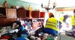 Tone de gunoaie în apartamentul a două femei din Baia Mare. Autorităţile a trebuit să obţină ordin judecătoresc înainte să intervină
