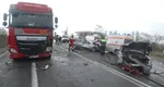 Accident grav în Buzău. Două autoturisme s-au lovit frontal de o cisternă încărcată cu combustibil