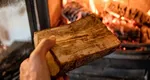 Iarna nu-i ca vara! Ce se întâmplă cu românii care au încă sobe cu lemne, anunţ de ultimă oră de la Guvern. Cine poate primi 10.000 de lei gratis de la stat