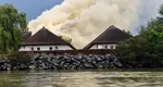 Incendiu în Delta Dunării! Un cunoscut hotel a fost cuprins de flăcări