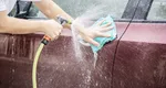 Ce amenzi riscă românii care îşi spală maşinile în faţa blocului. Care sunt oraşele cu cele mai mari sancţiuni
