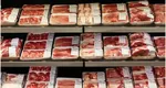 Un bărbat a fost prins într-un supermarket după ce a schimbat etichetele de pe cinci caserole cu carne cu unele de pe caserole cu legume