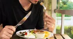 Restaurantul din Europa unde nu ai voie să mănânci dacă vii singur. Motivul este unul uimitor